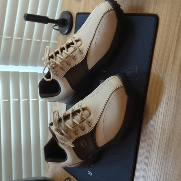 Foot Joy leather golf shoes size 9.5 M - Picture 4 of 7